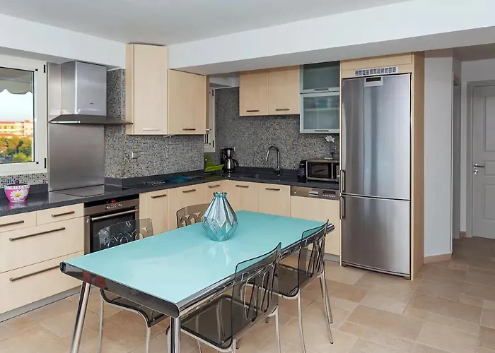 Marina View Sea Front 公寓